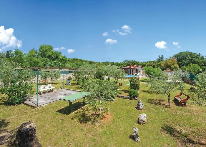 2 Bedroom Awesome In * Ρόβινι